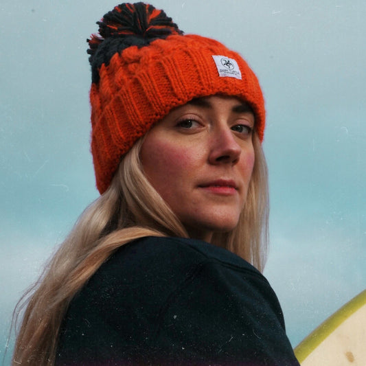 Apres Surf Bobble Hat “Orange & Graphite” - Dark Turtle