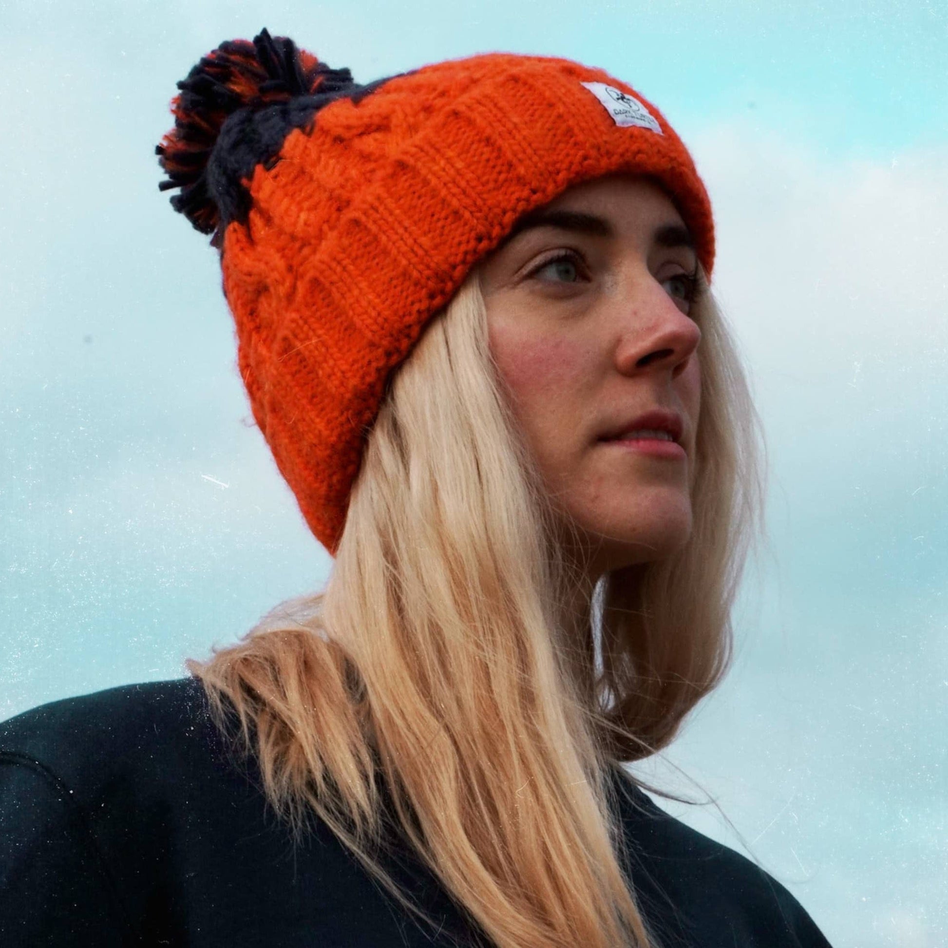 Apres Surf Bobble Hat “Orange & Graphite” - Dark Turtle